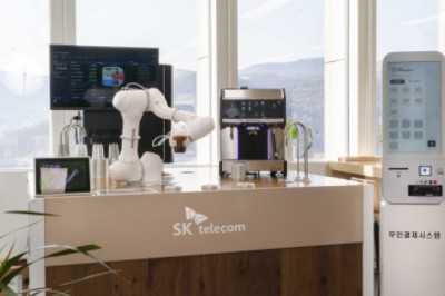 SK텔레콤는 두산로보틱스와 함께 ‘AI 바리스타 로봇’을 출시했다.